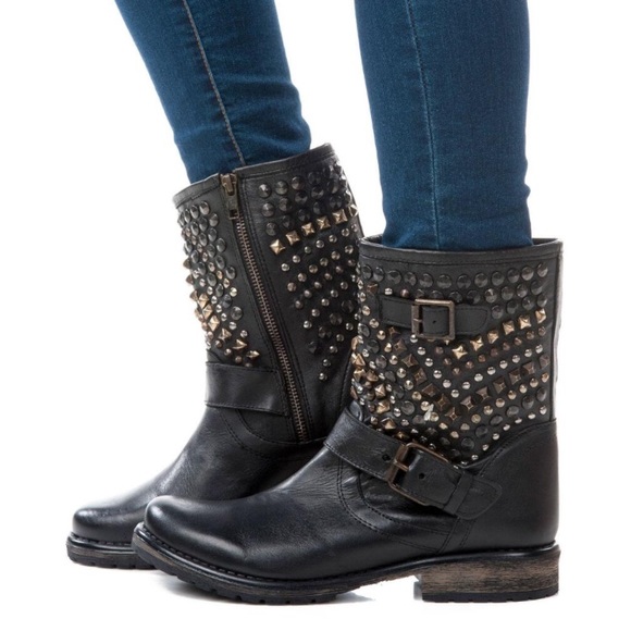 Steve Madden Shoes - ✨SALE Steve Madden studded boots